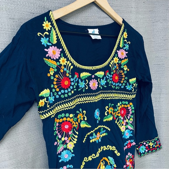 Traditional Floral Embroidered Navy Tunic Blouse Size M Johnny Was Inspired - Picture 2 of 12